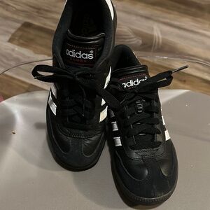 Like New size 2.5y Adidas Samba Black Sneakers